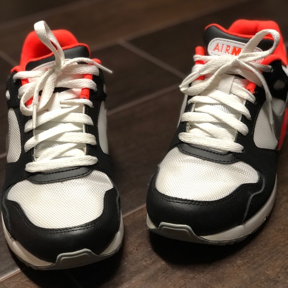 Black/White/Coral Nike AirMax Boys/Women’s - Picture 1 of 4